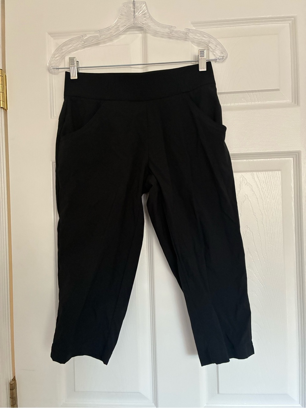 Columbia Comfort Stretch Black Pull-On Capri with Front Pockets